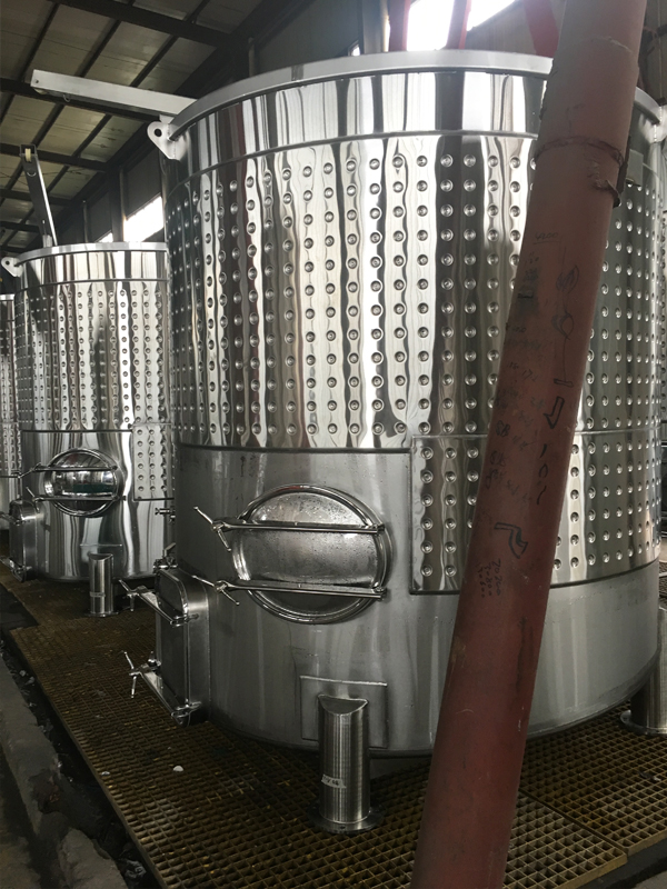 variable capacity wine tanks