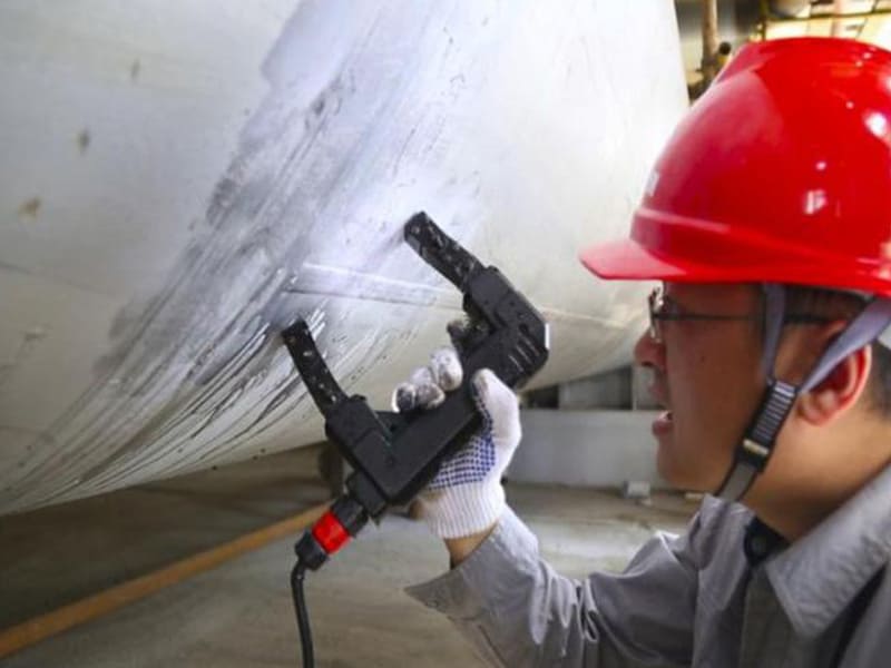 Magnetic flaw detection